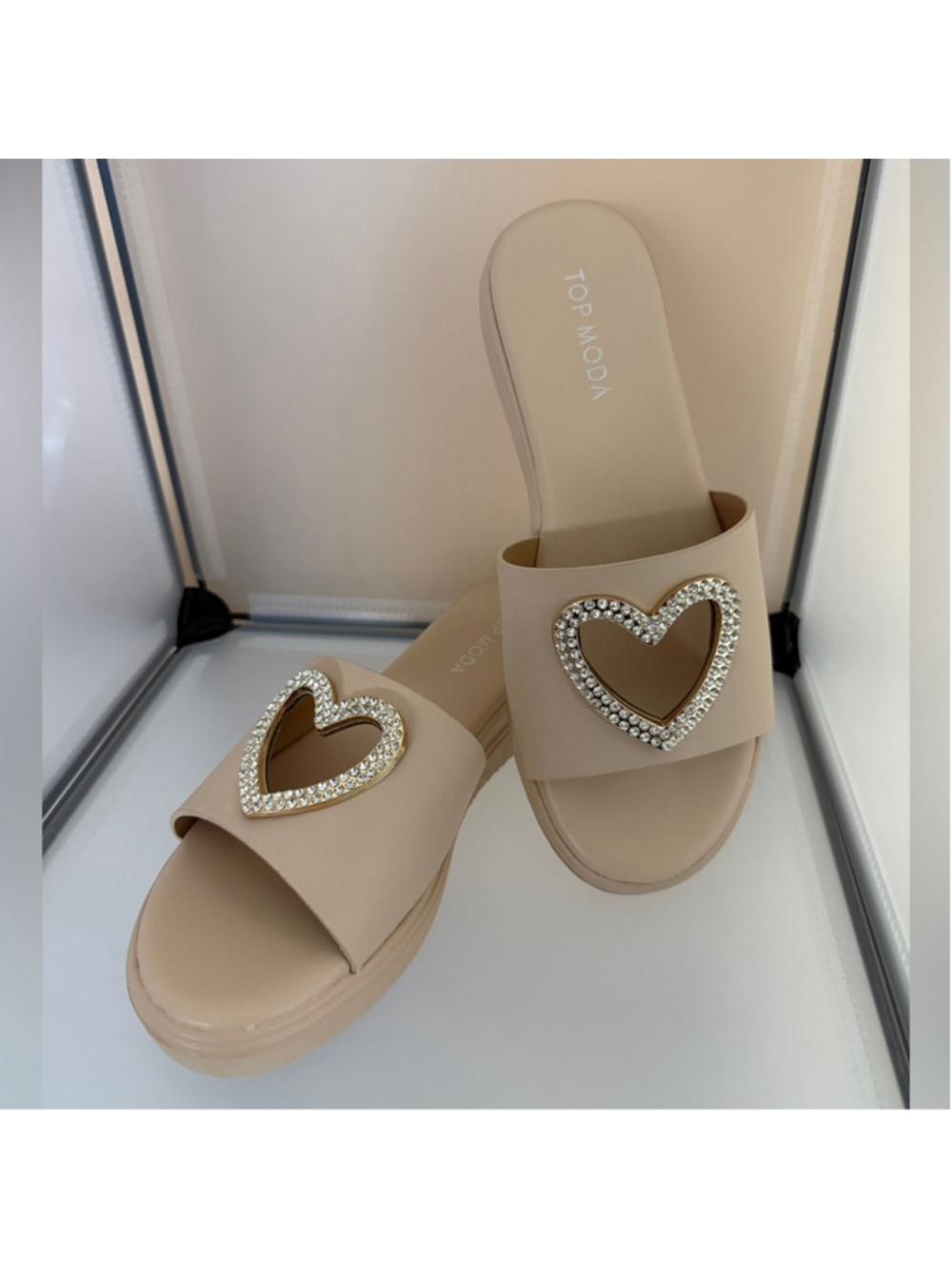 Top Moda Women's Heart Shape Platform Sandals Nude Size 6